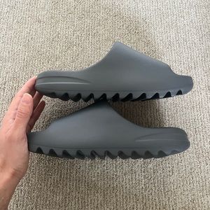 Yeezy Slides Slate Gray